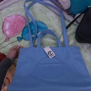 Preowned medium size telfar .
Pool blue
Wear and tear